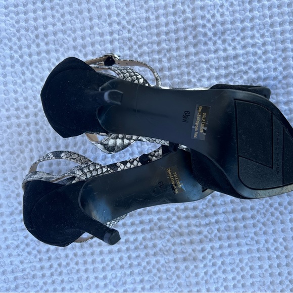 Marc Fisher Heels Womens 6 1/2 Casual Slip On Pumps Black Suede Pointed Toe - Picture 3 of 7